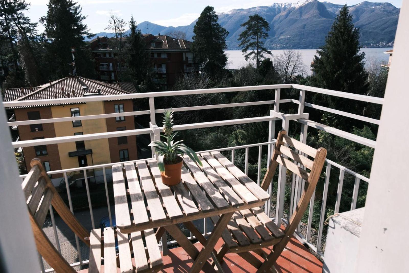 Studio With Lake And Montains Views Free Parking Luino Exterior photo
